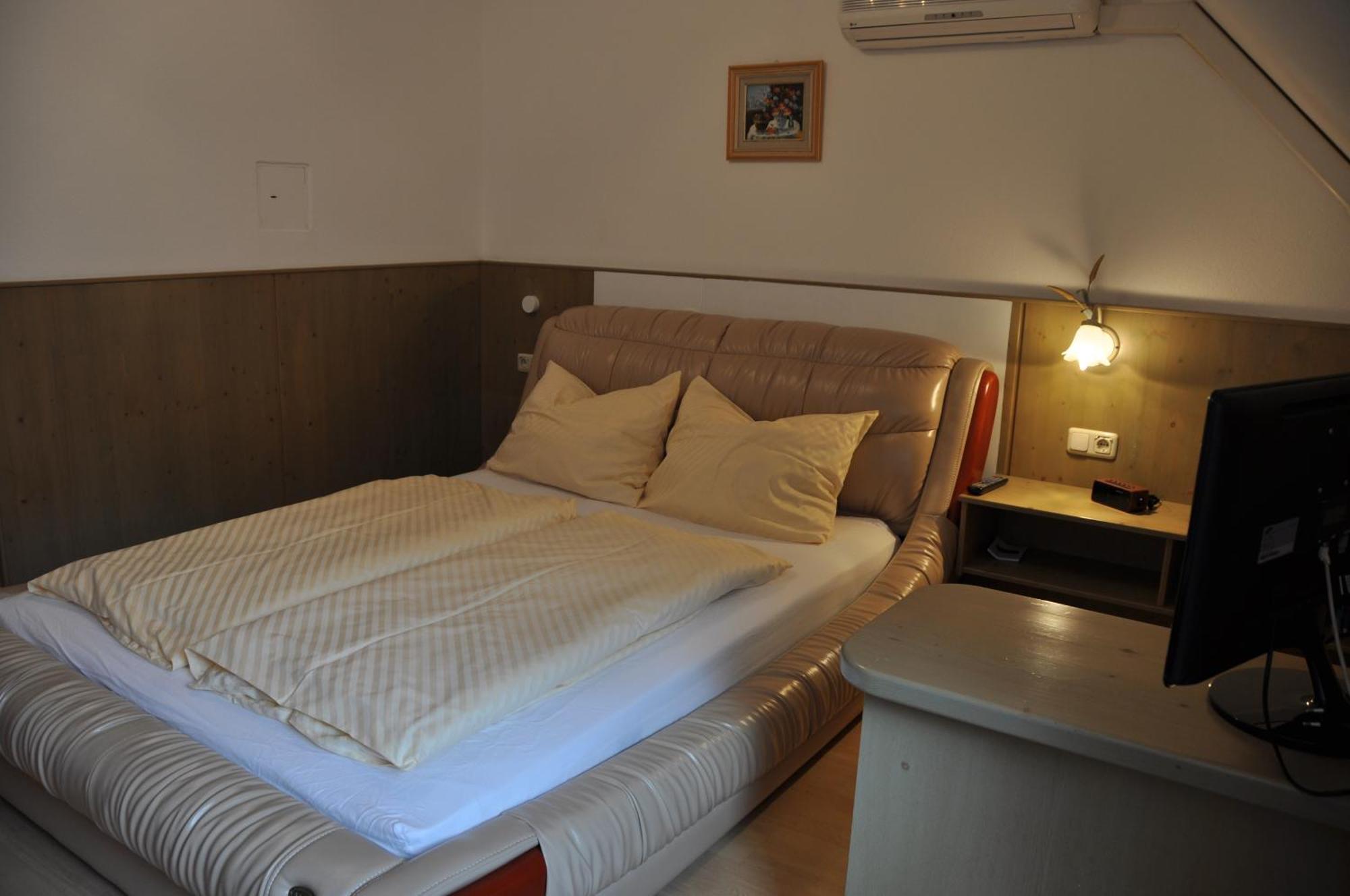 Pension Arkadenhof Fürstenfeld Εξωτερικό φωτογραφία